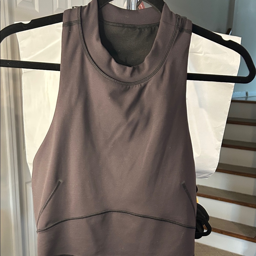 Lululemon EUC size 10 Women's Sleeveless Black Crop Top.